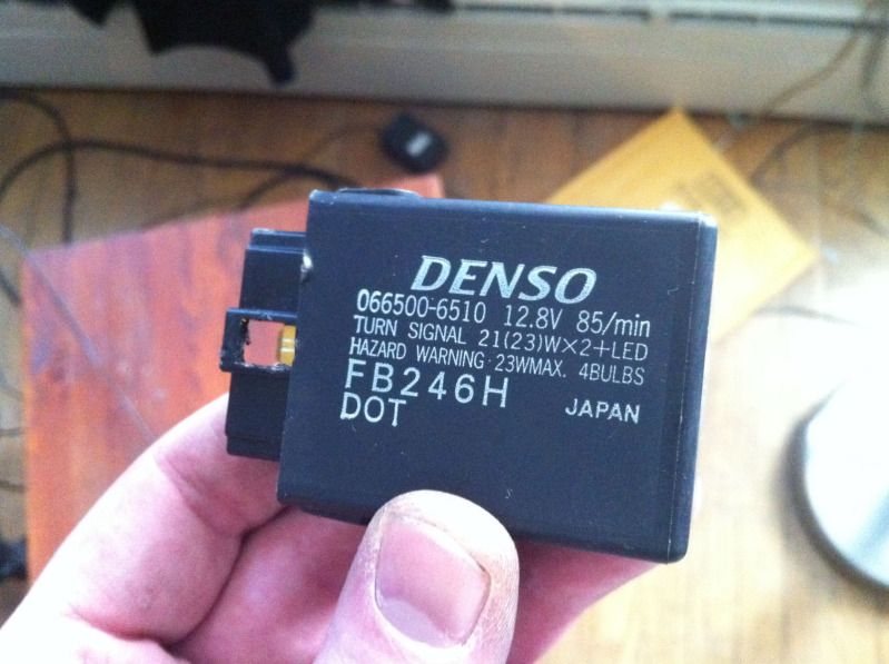 Howto Install Electronic (Constant Rate) Turn Signal Relay Yamaha